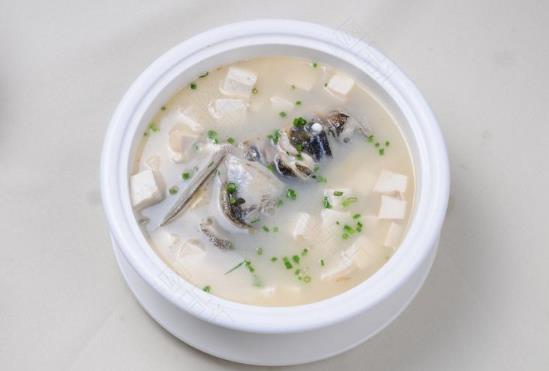 喝魚頭豆腐湯會胖嗎?做魚頭豆腐湯魚要腌制嗎?