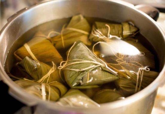 煮粽子的水可以煮餃子嗎?煮粽子的水能煮玉米嗎?