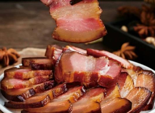臘肉晾曬前要用溫開水洗一下嗎?臘肉抹什么會不招蒼蠅