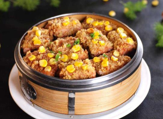 小米蒸排骨放什么配菜好吃?小米蒸排骨排骨用入鍋翻炒嗎