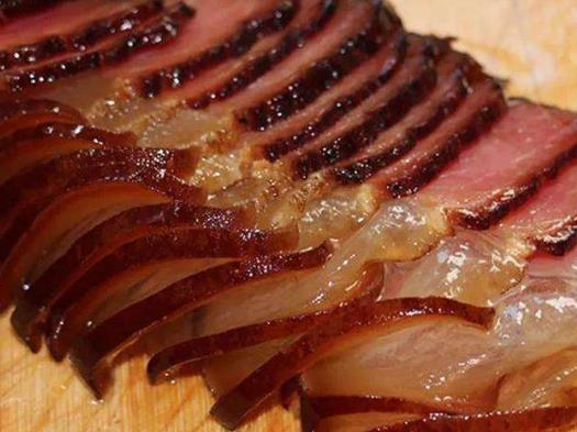 臘肉怎么切好切?臘肉切開里面有反光綠色的是怎么回事