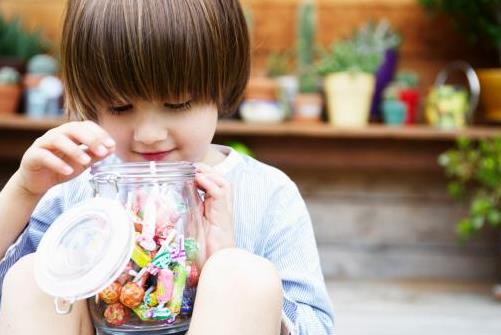 小孩反復咳嗽是什么原因?小孩反復咳嗽吃什么好?