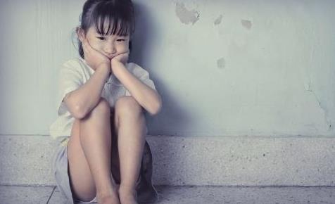 寶寶患上自閉癥的話會有什么癥狀 兒童自閉癥該怎么治療