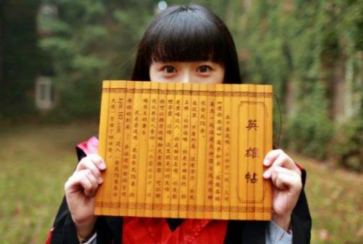 十、中國人民大學(xué)校花——康逸琨.jpg