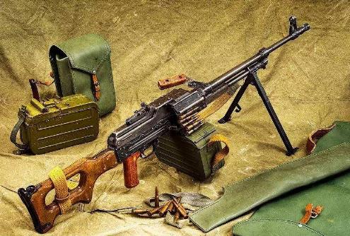 全球五種最厲害的槍械排行榜,AK-47第一,中國(guó)經(jīng)典95式步槍第五