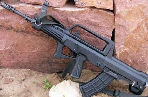全球五種最厲害的槍械排行榜,AK-47第一,中國(guó)經(jīng)典95式步槍第五