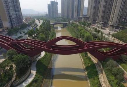 世界七座奇特大橋排名,長(zhǎng)沙“中國(guó)結(jié)”步行橋此起彼伏