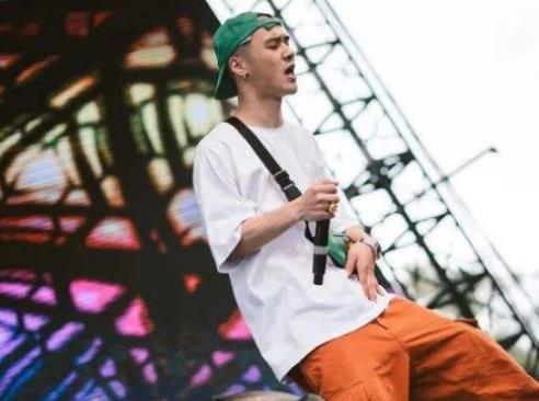 抖音上最火的中文歌排名,離人愁、短發都是傷感類的歌曲