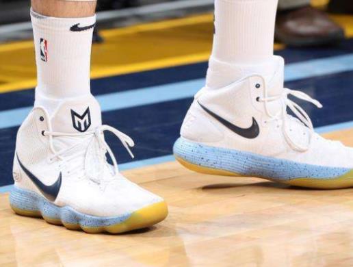 十大出街籃球鞋排名,Nike Lebron 15、Adidas D Rose 9都不錯(cuò)