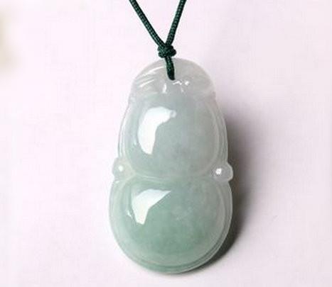 中國十大翡翠品牌排名,七彩云南品質(zhì)優(yōu)良,傳世翡翠工藝精湛