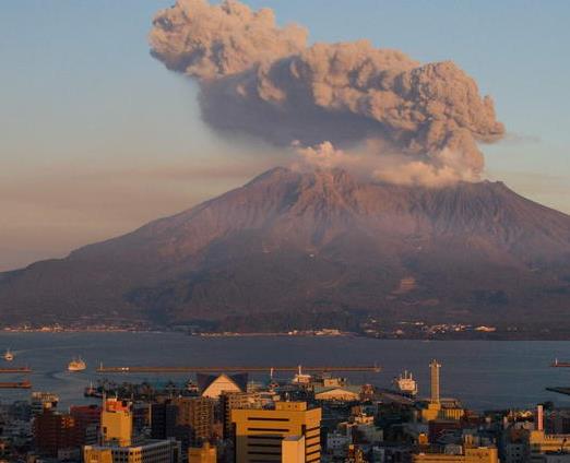 世界上最活躍的10座火山,黃石火山口、維蘇威火山具有毀滅性