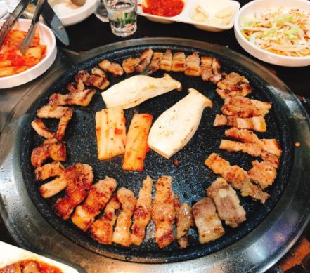 韓國六大特色美食排行榜,韓國泡菜鮮辣味十足,參雞湯滋補(bǔ)養(yǎng)顏