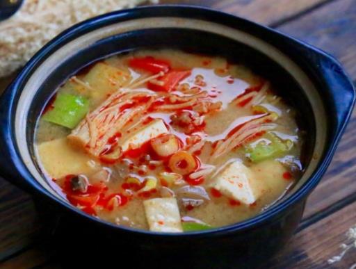 韓國六大特色美食排行榜,韓國泡菜鮮辣味十足,參雞湯滋補(bǔ)養(yǎng)顏