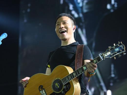 許巍十大經(jīng)典歌曲排行榜,《執(zhí)著》《藍蓮花》震撼心靈
