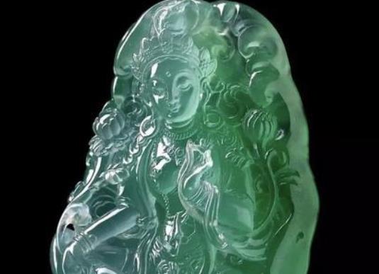世界十大頂級翡翠排名,玻璃種翡翠質(zhì)地細(xì)膩、龍石種翡翠價格昂貴