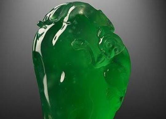 世界十大頂級翡翠排名,玻璃種翡翠質(zhì)地細(xì)膩、龍石種翡翠價格昂貴