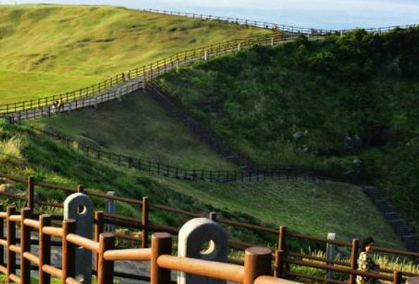 韓國(guó)濟(jì)州島十大旅游景點(diǎn)排行 牛島是可以選擇全天游覽