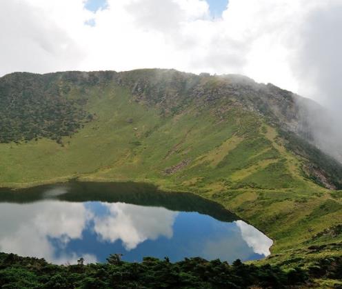 韓國(guó)濟(jì)州島十大旅游景點(diǎn)排行 牛島是可以選擇全天游覽
