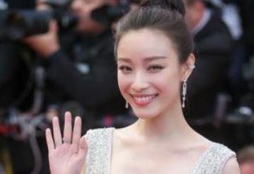 中國十大90后美女排行榜 迪麗熱巴中國內地女演員畢業于上海戲劇學院