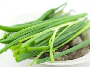 炒菜時(shí)怎樣利用蔥調(diào)味？做菜如何放蔥的小竅門(mén)