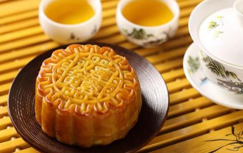 2021中秋節(jié)送禮提前送好還是節(jié)日當(dāng)天送好?中秋節(jié)送長輩禮物還是紅包