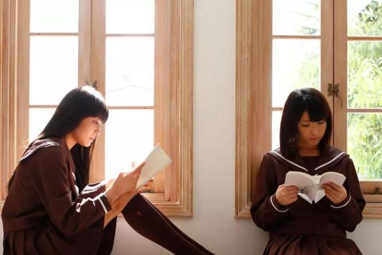 日本女生走路為什么是內八字?日本人為啥都是羅圈腿?
