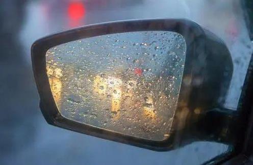 雨天開車要注意哪些內(nèi)容?雨天開車正確的方法是什么