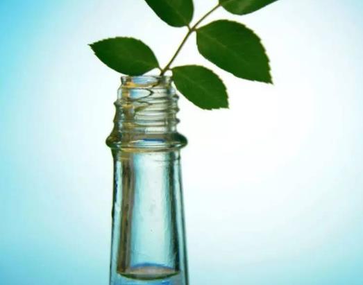 花露水和風油精一起用能不能催情?花露水噴在電風扇上可以變涼嗎?