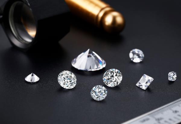 鉆石顏色哪種好?鉆戒的鉆石掉了保修嗎