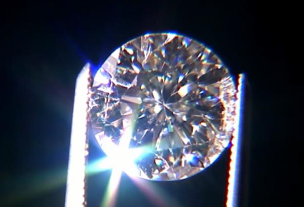 鉆石顏色哪種好?鉆戒的鉆石掉了保修嗎