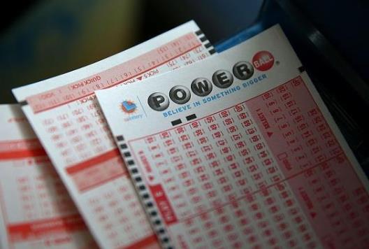 讓別人幫買彩票中了錢歸誰?什么時間段買彩票容易中獎