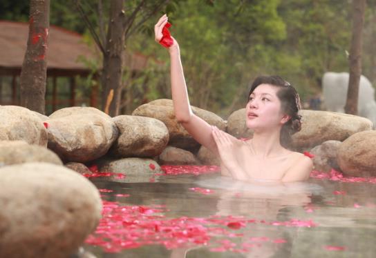 泡溫泉會不會導(dǎo)致濕氣加重?孕婦為什么不適合泡溫泉