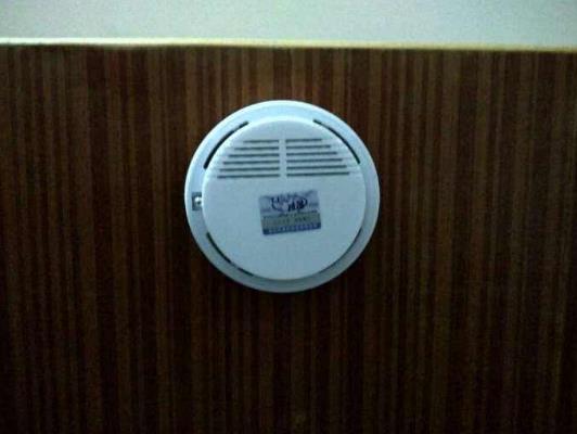 煙霧報警器閃綠燈正常嗎?煙感報警器多久清洗