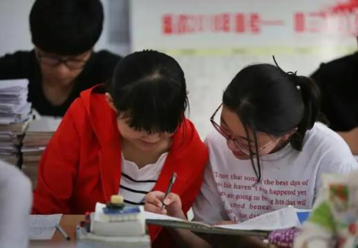 2022年的高考是不是全國統一試卷?高考用的筆是自帶嗎還是統一發放