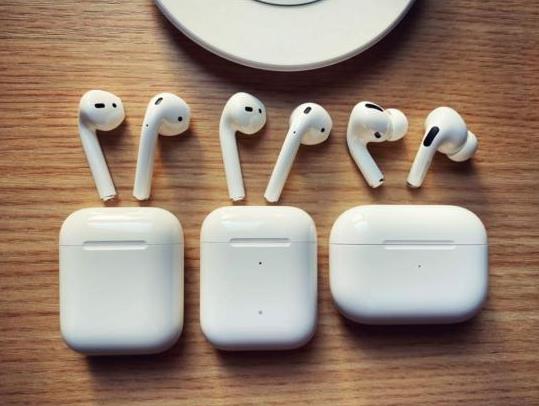為什么airpods2開蓋沒彈窗?airpods盒子關(guān)上耳機(jī)還連著的是怎么回事