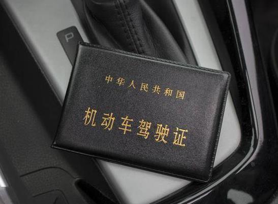 用電子駕駛證開車會(huì)被處罰嗎?電子駕駛證可以年審嗎