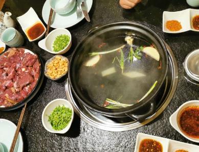 興霸王牛肉加盟費用總店咨詢(刀叉牛肉火鍋加盟總部)