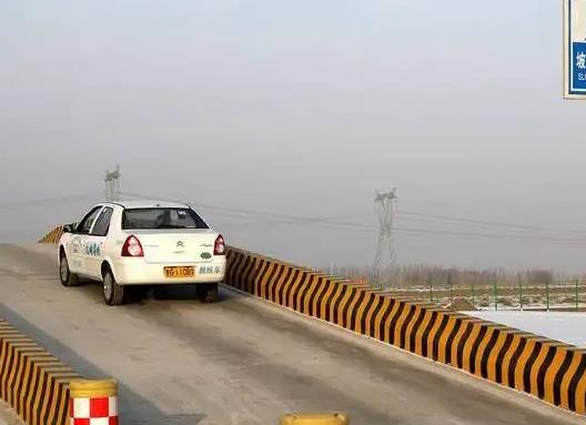 考駕照練車要給教練買東西嗎?駕校教練希不希望學(xué)員一把過