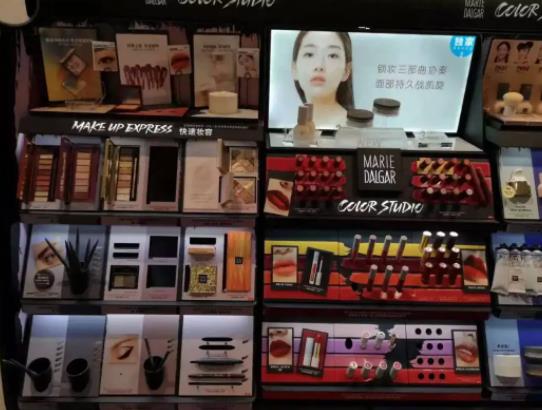 絲芙蘭黑卡和金卡哪個級別高?絲芙蘭金卡可以免費化妝嗎