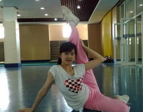 奶茶mm章澤天個人資料圖片,為什么叫奶茶妹妹,清華大學(xué)奶茶妹妹章澤天
