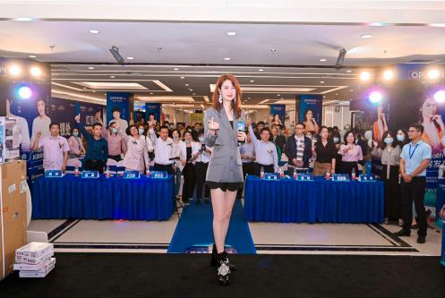 她是演員洪欣,也是無數人心中的白月光