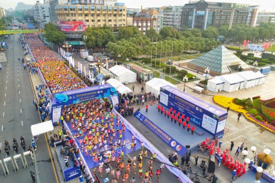 2019桂林銀行桂林馬拉松開跑 3萬跑友奔跑狂歡