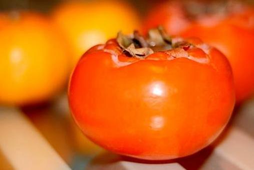 柿子不能與什么食物同時(shí)吃？柿子的食用禁忌