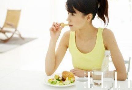 胃疼怎么辦？四種傷胃的飲食禁忌壞習(xí)慣