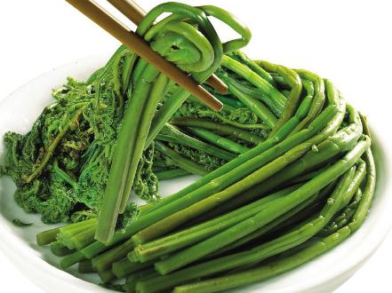 吃蕨菜有什么好處？蕨菜的營養價值、功效與作用