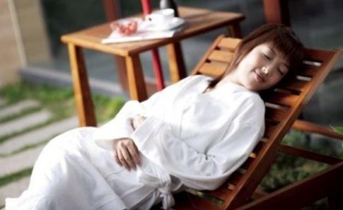 女白領(lǐng)經(jīng)常不吃午餐，謹防“午睡綜合癥”