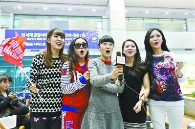 郜林妻子、張琳芃妻子、鄭智妻子、孫祥妻子、馮瀟霆妻子(從左至右)