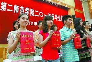 迎來改制后首屆畢業(yè)生，校長鄒渝向畢業(yè)生們提出了真誠寄語