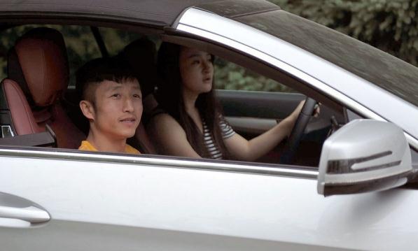 中國(guó)拳擊隊(duì)出征奧運(yùn) 鄒市明獨(dú)享妻子冉瑩穎豪車送行