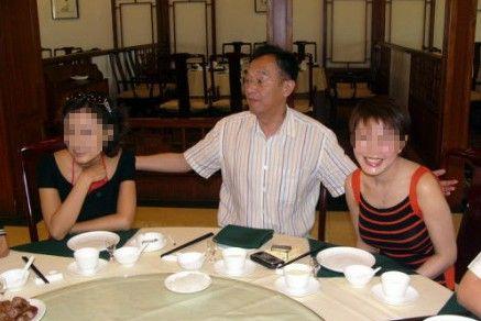 76歲作家張賢亮被曝包養5個情人，當事人否認“完全是無中生有”，寧夏西部影視城主席背景曝光